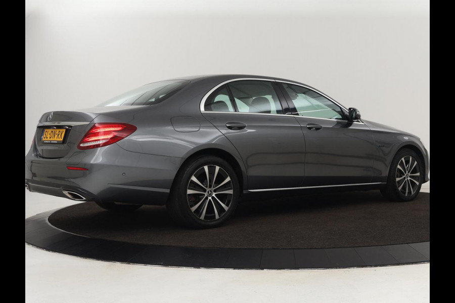 Mercedes-Benz E-Klasse 300 e 4MATIC Avantgarde | Adaptive Cruise | 360 Camera | Stoelverwarming | Carplay | Navigatie | Virtual Cockpit | Sfeerverlichting