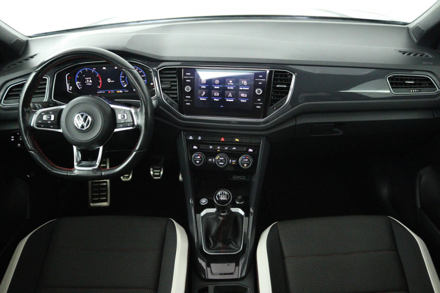 Volkswagen T-Roc 1.5 TSI Sport Business R (PANORAMADAK, DIGITALE COCKPIT, NAVIGATIE, CRUISE ADAPTIEF, NL-AUTO, GOED ONDERHOUDEN)