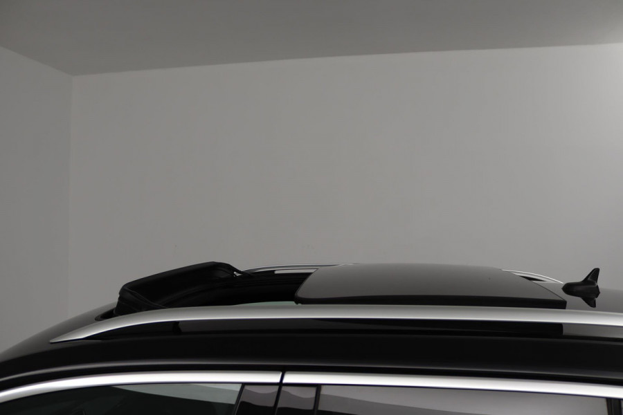 Volkswagen T-Roc 1.5 TSI Sport Business R (PANORAMADAK, DIGITALE COCKPIT, NAVIGATIE, CRUISE ADAPTIEF, NL-AUTO, GOED ONDERHOUDEN)