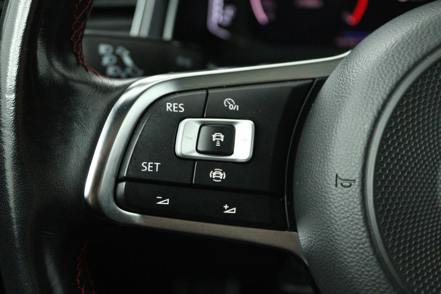 Volkswagen T-Roc 1.5 TSI Sport Business R (PANORAMADAK, DIGITALE COCKPIT, NAVIGATIE, CRUISE ADAPTIEF, NL-AUTO, GOED ONDERHOUDEN)