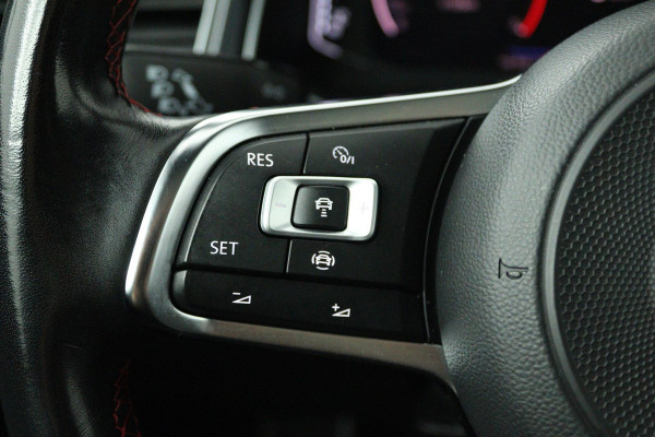 Volkswagen T-Roc 1.5 TSI Sport Business R (PANORAMADAK, DIGITALE COCKPIT, NAVIGATIE, CRUISE ADAPTIEF, NL-AUTO, GOED ONDERHOUDEN)