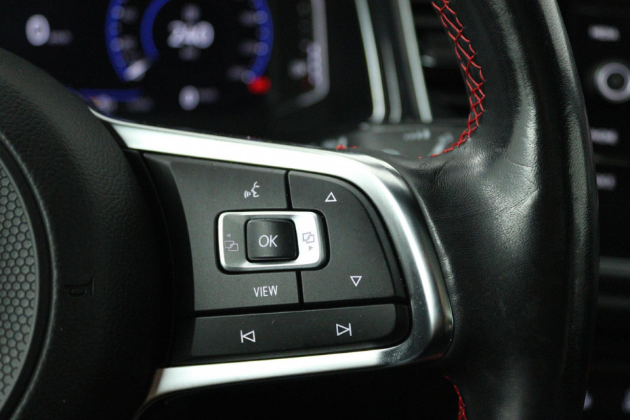Volkswagen T-Roc 1.5 TSI Sport Business R (PANORAMADAK, DIGITALE COCKPIT, NAVIGATIE, CRUISE ADAPTIEF, NL-AUTO, GOED ONDERHOUDEN)