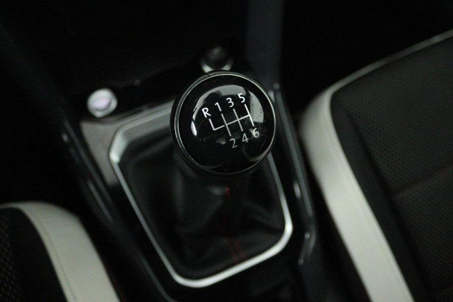 Volkswagen T-Roc 1.5 TSI Sport Business R (PANORAMADAK, DIGITALE COCKPIT, NAVIGATIE, CRUISE ADAPTIEF, NL-AUTO, GOED ONDERHOUDEN)