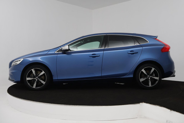 Volvo V40 1.5 T3 Polar+ Sport (STOELVERWARING, ACHTERUITRIJCAMERA, CRUISE CONTROL, PARKEERSENSOREN, NAVIGATIE, NL-AUTO)