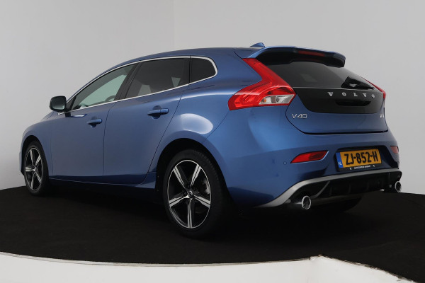 Volvo V40 1.5 T3 Polar+ Sport (STOELVERWARING, ACHTERUITRIJCAMERA, CRUISE CONTROL, PARKEERSENSOREN, NAVIGATIE, NL-AUTO)