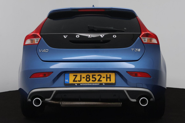 Volvo V40 1.5 T3 Polar+ Sport (STOELVERWARING, ACHTERUITRIJCAMERA, CRUISE CONTROL, PARKEERSENSOREN, NAVIGATIE, NL-AUTO)