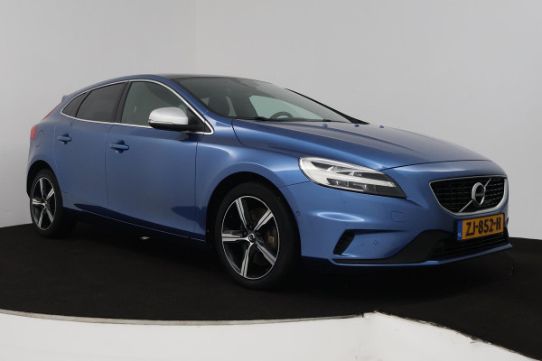 Volvo V40 1.5 T3 Polar+ Sport (STOELVERWARING, ACHTERUITRIJCAMERA, CRUISE CONTROL, PARKEERSENSOREN, NAVIGATIE, NL-AUTO)