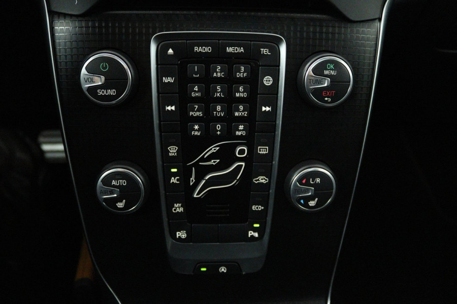 Volvo V40 1.5 T3 Polar+ Sport (STOELVERWARING, ACHTERUITRIJCAMERA, CRUISE CONTROL, PARKEERSENSOREN, NAVIGATIE, NL-AUTO)