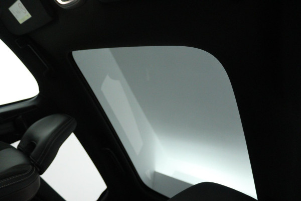 Volvo V40 1.5 T3 Polar+ Sport (STOELVERWARING, ACHTERUITRIJCAMERA, CRUISE CONTROL, PARKEERSENSOREN, NAVIGATIE, NL-AUTO)