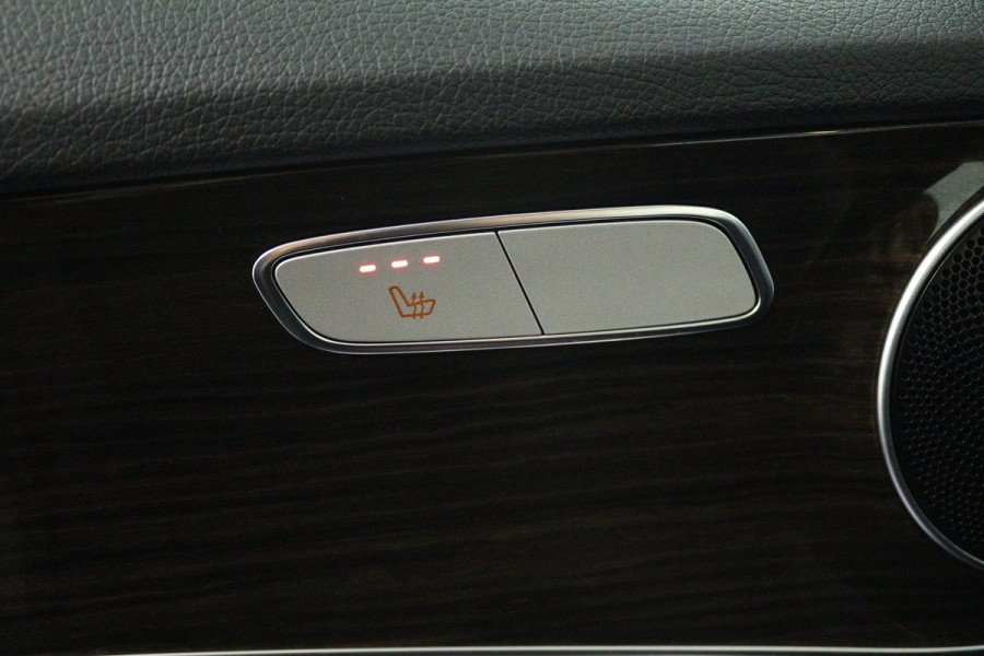 Mercedes-Benz C-Klasse 200 Premium Plus Pack (SFEERVERLICHTING, STOELVERWARMING, ACHTERUITRIJCAMERA, ELEKTR STOELEN, NL-AUTO)