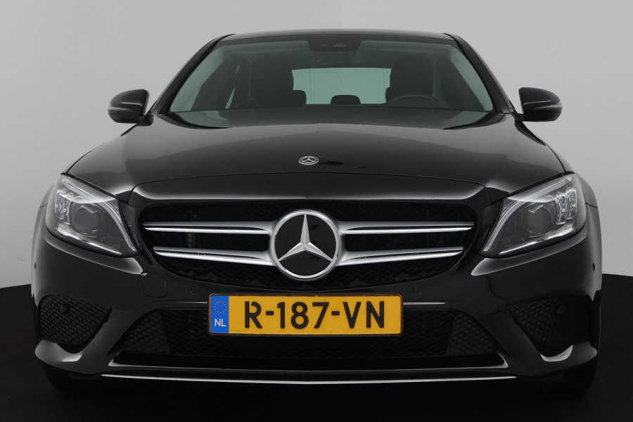 Mercedes-Benz C-Klasse 200 Premium Plus Pack (SFEERVERLICHTING, STOELVERWARMING, ACHTERUITRIJCAMERA, ELEKTR STOELEN, NL-AUTO)