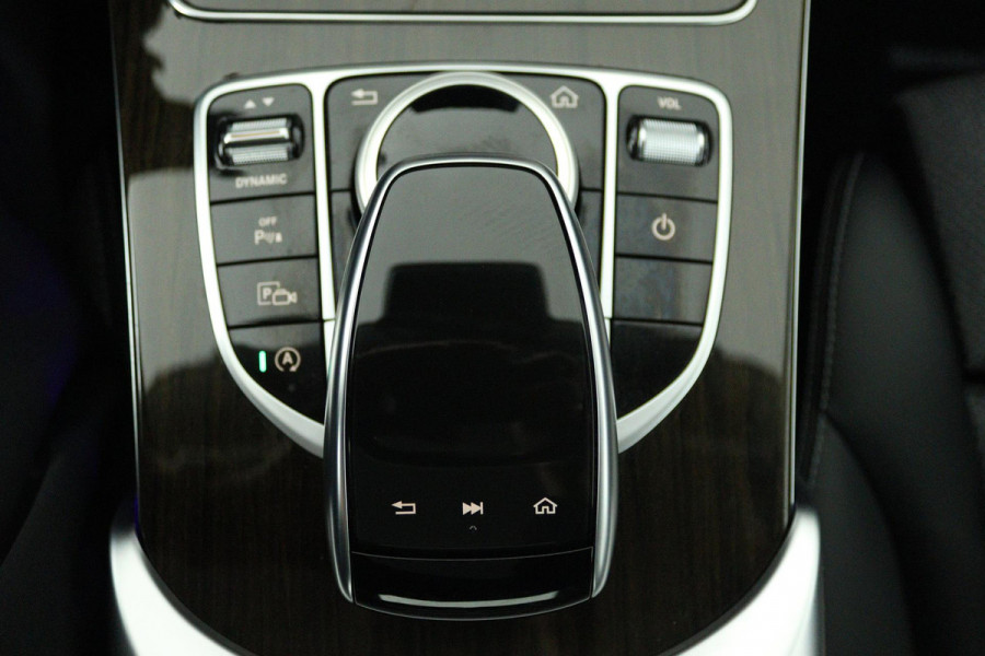 Mercedes-Benz C-Klasse 200 Premium Plus Pack (SFEERVERLICHTING, STOELVERWARMING, ACHTERUITRIJCAMERA, ELEKTR STOELEN, NL-AUTO)