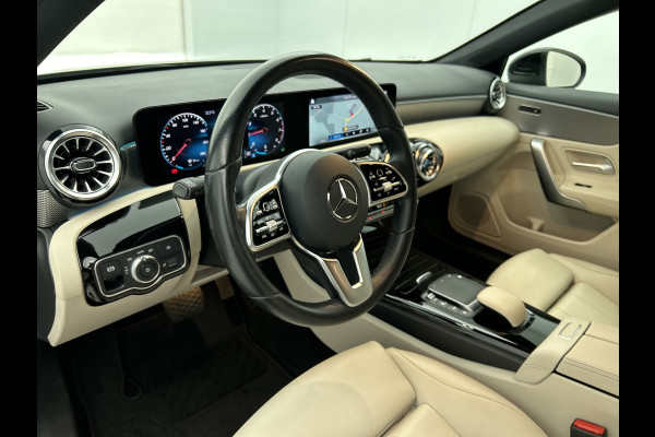 Mercedes-Benz A-Klasse 180 Business Solution Luxury (SFEERVERLICHTING, TREKHAAK AFNEEMBAAR, CAMERA, 1e EIGENAAR)