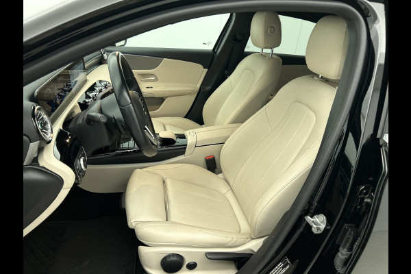 Mercedes-Benz A-Klasse 180 Business Solution Luxury (SFEERVERLICHTING, TREKHAAK AFNEEMBAAR, CAMERA, 1e EIGENAAR)
