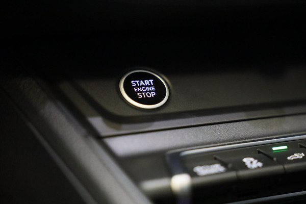 Audi Q3 45 TFSI e S Line Competition / SONOS / Camera / Lane Assist / Open Panoramadak / Virtual Cockpit / Led / Pdc / 20 Inch Audi Q3 45 TFSI e S Line Competition / SONOS / Camera / Lane Assist / Open Panoramadak / Virtual Cockpit / Led / Pdc / 20 Inch