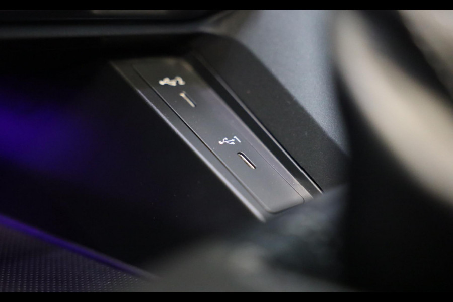 Audi Q3 45 TFSI e S Line Competition / SONOS / Camera / Lane Assist / Open Panoramadak / Virtual Cockpit / Led / Pdc / 20 Inch Audi Q3 45 TFSI e S Line Competition / SONOS / Camera / Lane Assist / Open Panoramadak / Virtual Cockpit / Led / Pdc / 20 Inch