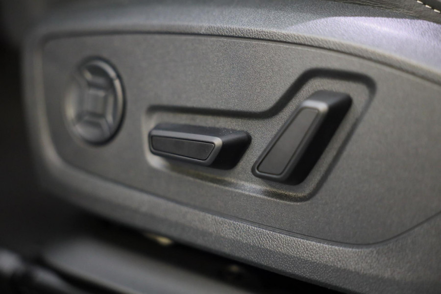 Audi Q3 45 TFSI e S Line Competition / SONOS / Camera / Lane Assist / Open Panoramadak / Virtual Cockpit / Led / Pdc / 20 Inch Audi Q3 45 TFSI e S Line Competition / SONOS / Camera / Lane Assist / Open Panoramadak / Virtual Cockpit / Led / Pdc / 20 Inch