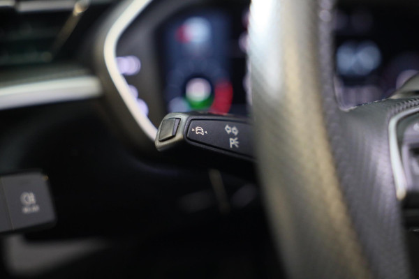 Audi Q3 45 TFSI e S Line Competition / SONOS / Camera / Lane Assist / Open Panoramadak / Virtual Cockpit / Led / Pdc / 20 Inch Audi Q3 45 TFSI e S Line Competition / SONOS / Camera / Lane Assist / Open Panoramadak / Virtual Cockpit / Led / Pdc / 20 Inch