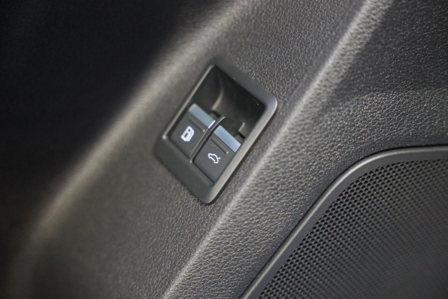 Audi Q3 45 TFSI e S Line Competition / SONOS / Camera / Lane Assist / Open Panoramadak / Virtual Cockpit / Led / Pdc / 20 Inch Audi Q3 45 TFSI e S Line Competition / SONOS / Camera / Lane Assist / Open Panoramadak / Virtual Cockpit / Led / Pdc / 20 Inch