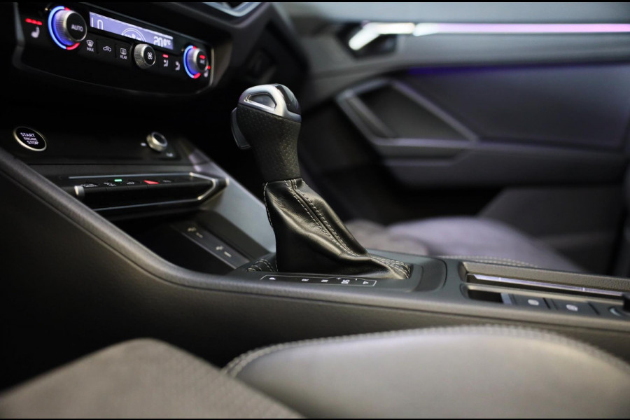 Audi Q3 45 TFSI e S Line Competition / SONOS / Camera / Lane Assist / Open Panoramadak / Virtual Cockpit / Led / Pdc / 20 Inch Audi Q3 45 TFSI e S Line Competition / SONOS / Camera / Lane Assist / Open Panoramadak / Virtual Cockpit / Led / Pdc / 20 Inch