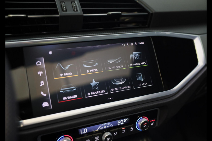 Audi Q3 45 TFSI e S Line Competition / SONOS / Camera / Lane Assist / Open Panoramadak / Virtual Cockpit / Led / Pdc / 20 Inch Audi Q3 45 TFSI e S Line Competition / SONOS / Camera / Lane Assist / Open Panoramadak / Virtual Cockpit / Led / Pdc / 20 Inch