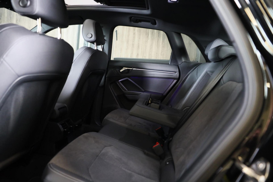 Audi Q3 45 TFSI e S Line Competition / SONOS / Camera / Lane Assist / Open Panoramadak / Virtual Cockpit / Led / Pdc / 20 Inch Audi Q3 45 TFSI e S Line Competition / SONOS / Camera / Lane Assist / Open Panoramadak / Virtual Cockpit / Led / Pdc / 20 Inch