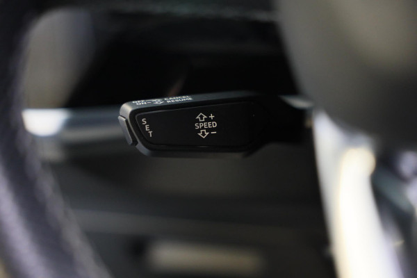 Audi Q3 45 TFSI e S Line Competition / SONOS / Camera / Lane Assist / Open Panoramadak / Virtual Cockpit / Led / Pdc / 20 Inch Audi Q3 45 TFSI e S Line Competition / SONOS / Camera / Lane Assist / Open Panoramadak / Virtual Cockpit / Led / Pdc / 20 Inch