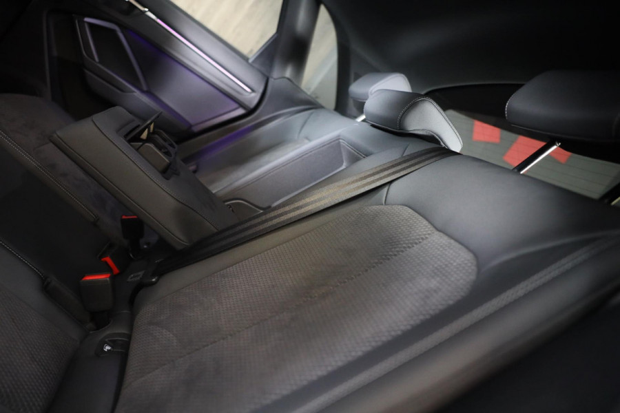 Audi Q3 45 TFSI e S Line Competition / SONOS / Camera / Lane Assist / Open Panoramadak / Virtual Cockpit / Led / Pdc / 20 Inch Audi Q3 45 TFSI e S Line Competition / SONOS / Camera / Lane Assist / Open Panoramadak / Virtual Cockpit / Led / Pdc / 20 Inch