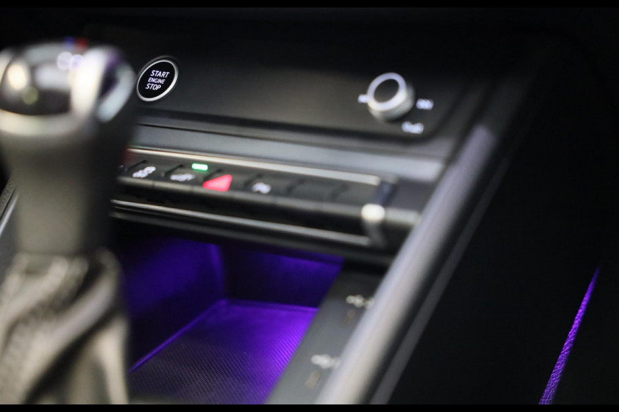 Audi Q3 45 TFSI e S Line Competition / SONOS / Camera / Lane Assist / Open Panoramadak / Virtual Cockpit / Led / Pdc / 20 Inch Audi Q3 45 TFSI e S Line Competition / SONOS / Camera / Lane Assist / Open Panoramadak / Virtual Cockpit / Led / Pdc / 20 Inch