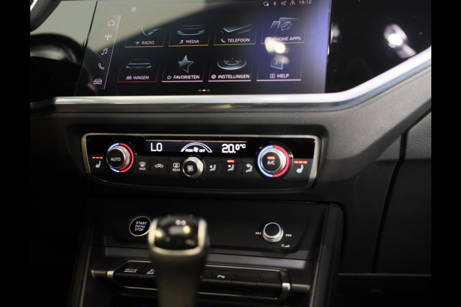 Audi Q3 45 TFSI e S Line Competition / SONOS / Camera / Lane Assist / Open Panoramadak / Virtual Cockpit / Led / Pdc / 20 Inch Audi Q3 45 TFSI e S Line Competition / SONOS / Camera / Lane Assist / Open Panoramadak / Virtual Cockpit / Led / Pdc / 20 Inch
