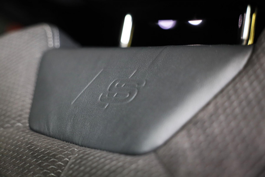 Audi Q3 45 TFSI e S Line Competition / SONOS / Camera / Lane Assist / Open Panoramadak / Virtual Cockpit / Led / Pdc / 20 Inch Audi Q3 45 TFSI e S Line Competition / SONOS / Camera / Lane Assist / Open Panoramadak / Virtual Cockpit / Led / Pdc / 20 Inch