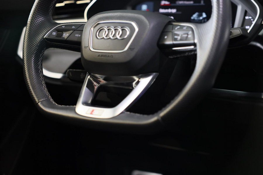 Audi Q3 45 TFSI e S Line Competition / SONOS / Camera / Lane Assist / Open Panoramadak / Virtual Cockpit / Led / Pdc / 20 Inch Audi Q3 45 TFSI e S Line Competition / SONOS / Camera / Lane Assist / Open Panoramadak / Virtual Cockpit / Led / Pdc / 20 Inch