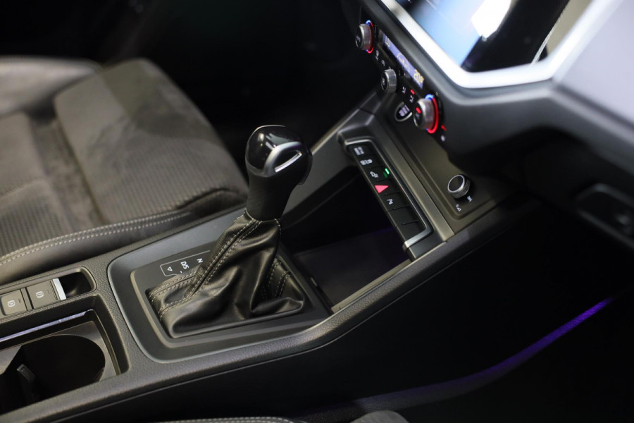 Audi Q3 45 TFSI e S Line Competition / SONOS / Camera / Lane Assist / Open Panoramadak / Virtual Cockpit / Led / Pdc / 20 Inch Audi Q3 45 TFSI e S Line Competition / SONOS / Camera / Lane Assist / Open Panoramadak / Virtual Cockpit / Led / Pdc / 20 Inch