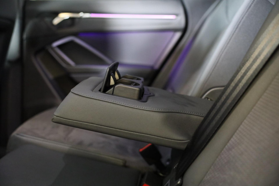 Audi Q3 45 TFSI e S Line Competition / SONOS / Camera / Lane Assist / Open Panoramadak / Virtual Cockpit / Led / Pdc / 20 Inch Audi Q3 45 TFSI e S Line Competition / SONOS / Camera / Lane Assist / Open Panoramadak / Virtual Cockpit / Led / Pdc / 20 Inch