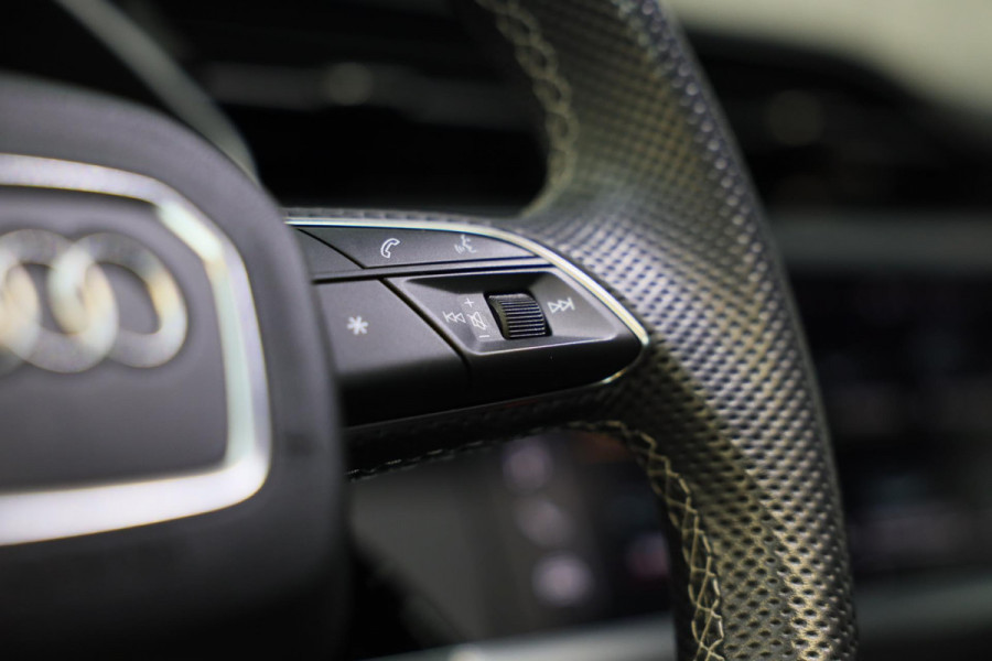 Audi Q3 45 TFSI e S Line Competition / SONOS / Camera / Lane Assist / Open Panoramadak / Virtual Cockpit / Led / Pdc / 20 Inch Audi Q3 45 TFSI e S Line Competition / SONOS / Camera / Lane Assist / Open Panoramadak / Virtual Cockpit / Led / Pdc / 20 Inch