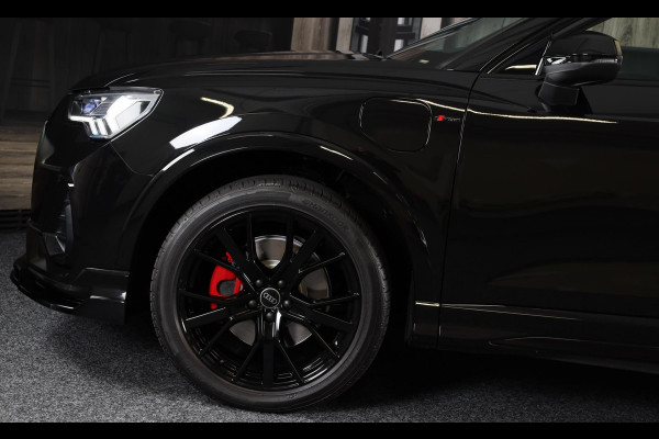 Audi Q3 45 TFSI e S Line Competition / SONOS / Camera / Lane Assist / Open Panoramadak / Virtual Cockpit / Led / Pdc / 20 Inch Audi Q3 45 TFSI e S Line Competition / SONOS / Camera / Lane Assist / Open Panoramadak / Virtual Cockpit / Led / Pdc / 20 Inch