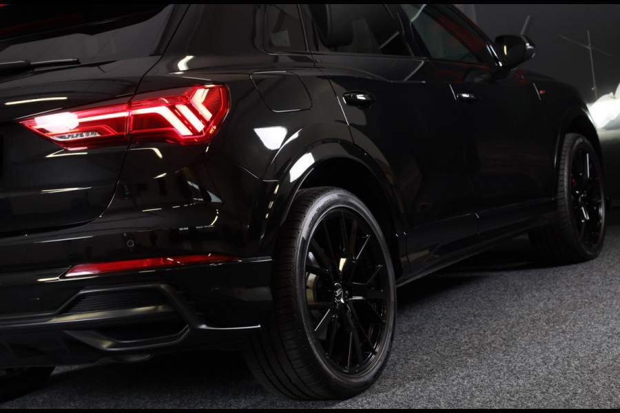 Audi Q3 45 TFSI e S Line Competition / SONOS / Camera / Lane Assist / Open Panoramadak / Virtual Cockpit / Led / Pdc / 20 Inch Audi Q3 45 TFSI e S Line Competition / SONOS / Camera / Lane Assist / Open Panoramadak / Virtual Cockpit / Led / Pdc / 20 Inch