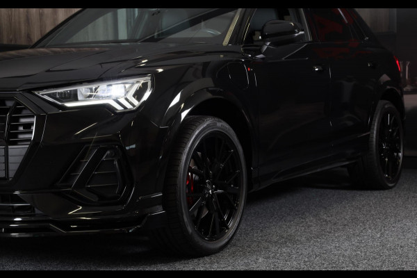 Audi Q3 45 TFSI e S Line Competition / SONOS / Camera / Lane Assist / Open Panoramadak / Virtual Cockpit / Led / Pdc / 20 Inch Audi Q3 45 TFSI e S Line Competition / SONOS / Camera / Lane Assist / Open Panoramadak / Virtual Cockpit / Led / Pdc / 20 Inch