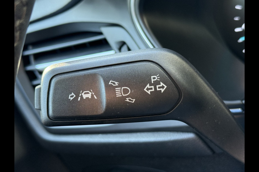 Ford FOCUS Wagon BWJ 11-2019 | 1.5TDCI 120PK Titanium Bus. | CLIMA | NAVI | CARPLAY | PDC 2X | CRUISE | DAB | LICHTMETAAL |