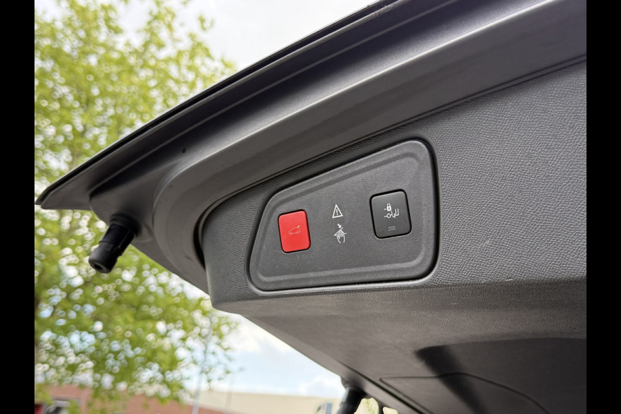 Peugeot 3008 BWJ 2018 1.2PT 131PK GT Line | TREKHAAK | CLIMA | PANO | NAVI | CARPLAY | HALF LEER |