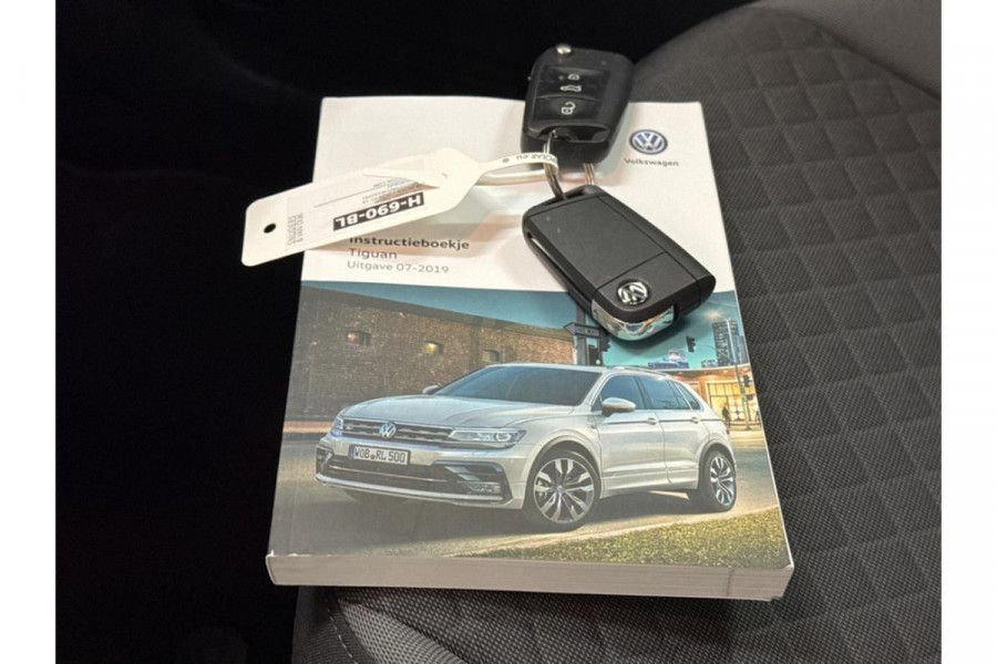 Volkswagen Tiguan 1.5 TSI Comfortline - Navi - Climate - Cruise - Parkeerhulp - Org.NL