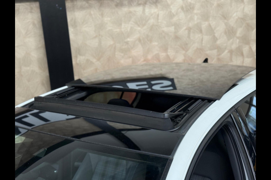 Volkswagen Golf 1.4 eHybrid GTE | Pano | IQ Light | HUD | Trekhaak | Keyless | sfeerverlichting