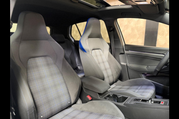 Volkswagen Golf 1.4 eHybrid GTE | Pano | IQ Light | HUD | Trekhaak | Keyless | sfeerverlichting