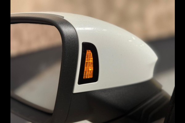 Volkswagen Golf 1.4 eHybrid GTE | Pano | IQ Light | HUD | Trekhaak | Keyless | sfeerverlichting