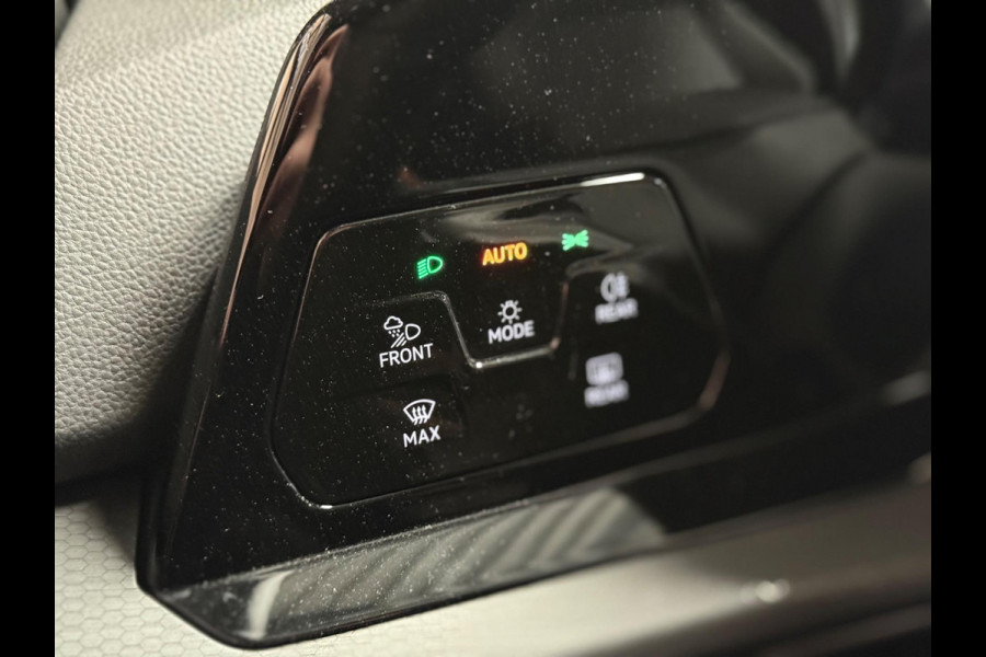 Volkswagen Golf 1.4 eHybrid GTE | Pano | IQ Light | HUD | Trekhaak | Keyless | sfeerverlichting