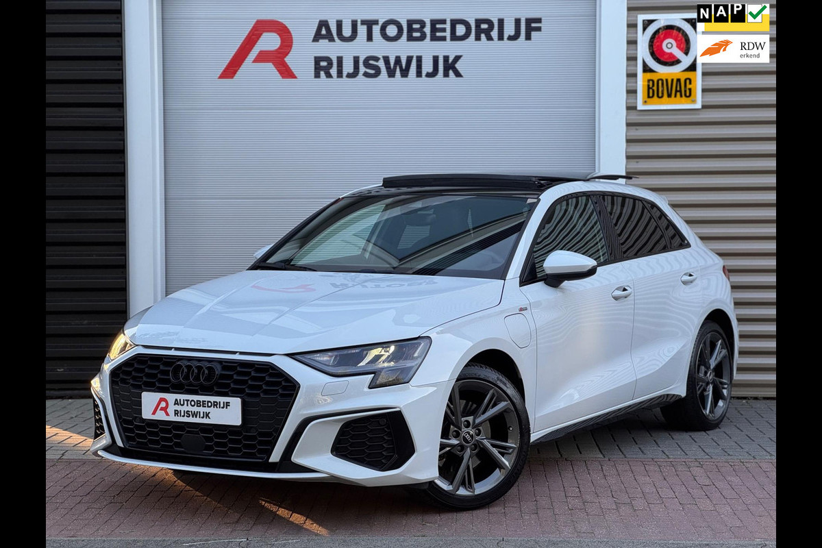 Audi A3 Sportback 45 TFSI e S edition Competition Pano/Sfeer/Camera Audi A3 Sportback 45 TFSI e S edition Competition Pano/Sfeer/Camera