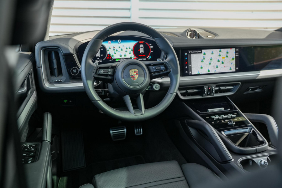 Porsche Cayenne 3.0 E-Hybrid Panodak 360 Camera Trekhaak Luchtvering DAB+ Carplay Sportuitlaat