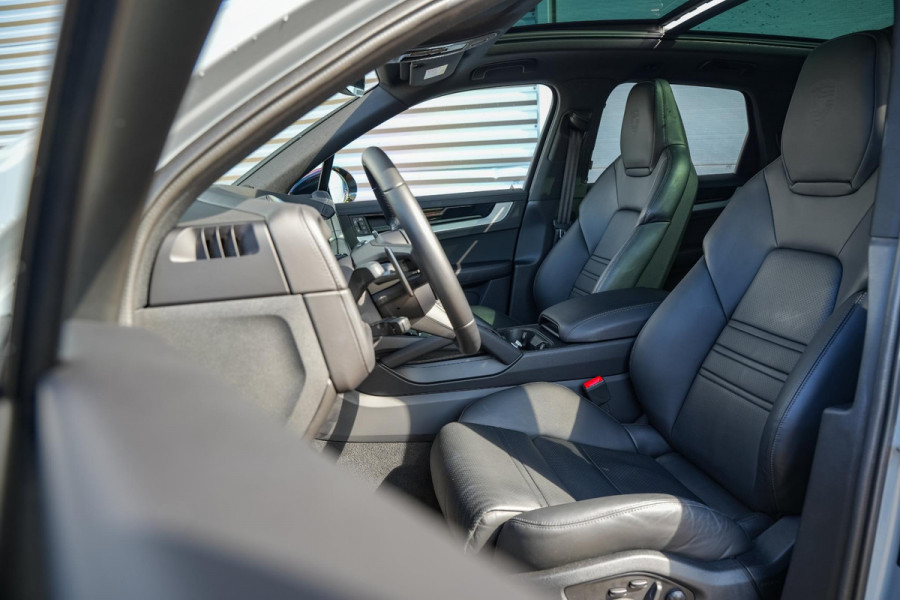 Porsche Cayenne 3.0 E-Hybrid Panodak 360 Camera Trekhaak Luchtvering DAB+ Carplay Sportuitlaat