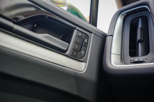Porsche Cayenne 3.0 E-Hybrid Panodak 360 Camera Trekhaak Luchtvering DAB+ Carplay Sportuitlaat