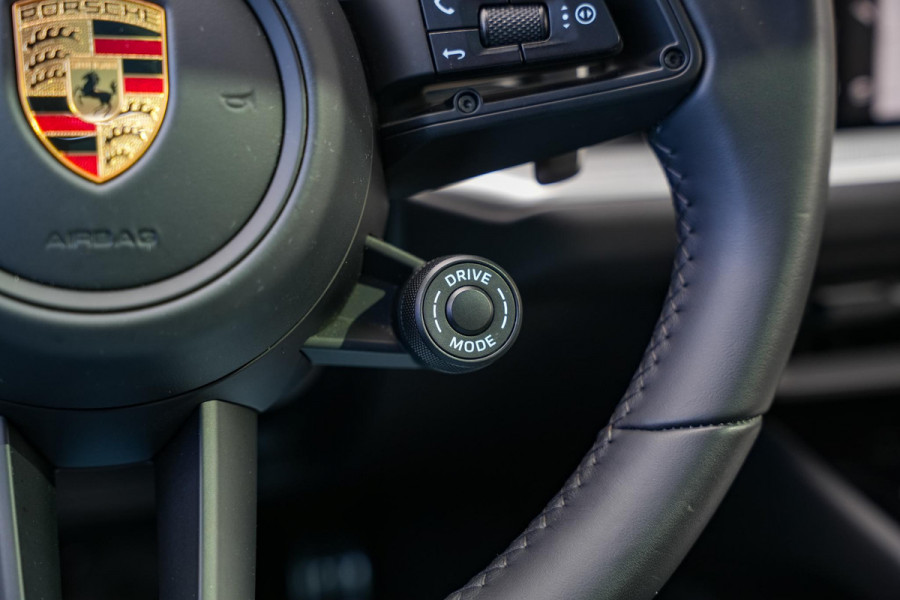 Porsche Cayenne 3.0 E-Hybrid Panodak 360 Camera Trekhaak Luchtvering DAB+ Carplay Sportuitlaat